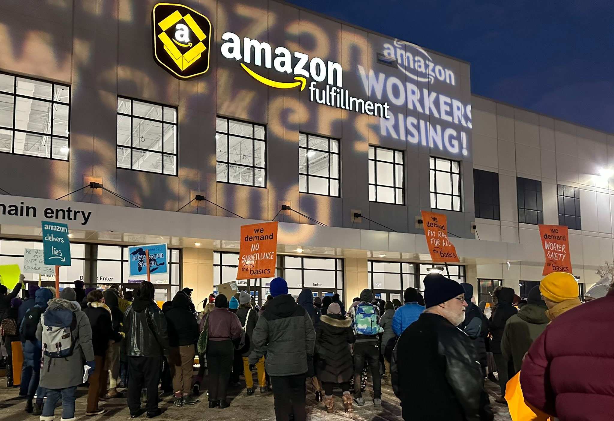 Amazon Workers Begin Union Push In Shakopee Racket