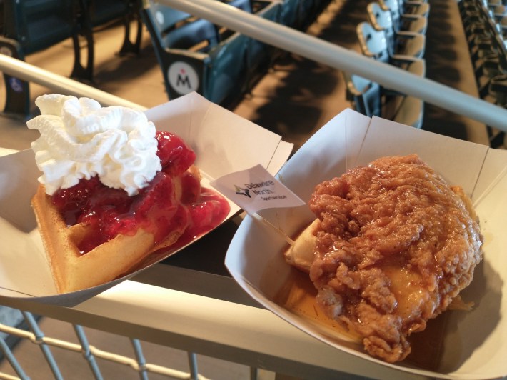 Mega pretzels, Banh Mi, and peach cobbler: New foods unveiled at Target  Field - CBS Minnesota