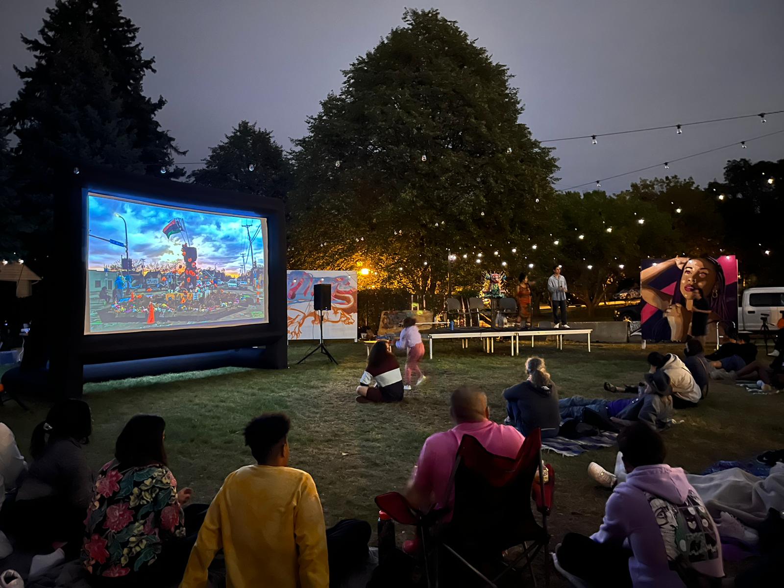 セントポールの東側にある映画館？ Trilingua Cinemaは、それができると言います。