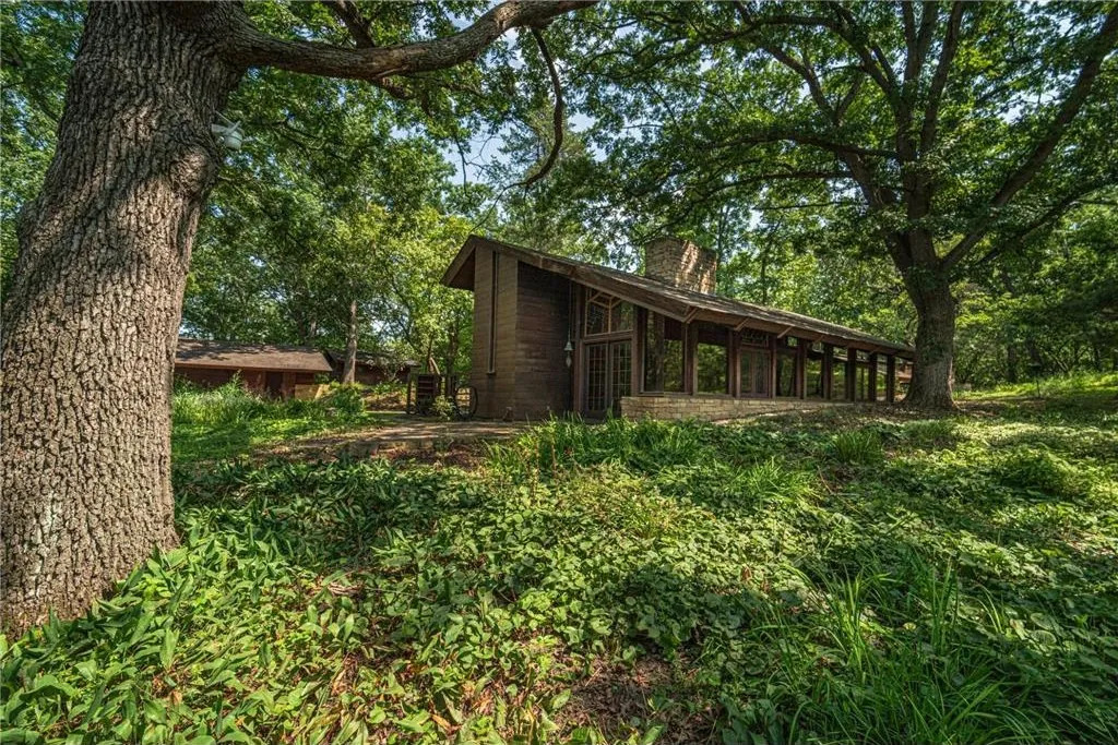 Wanna Buy a Usonian Masterpiece on 11 Acres of Twin Cities Parkland?